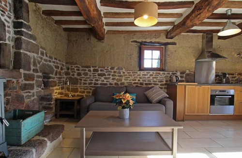 Hudimesnil Cottage | Charming house in nature with peaceful pond