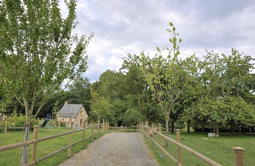 Hudimesnil Cottage | Charming house in nature with peaceful pond