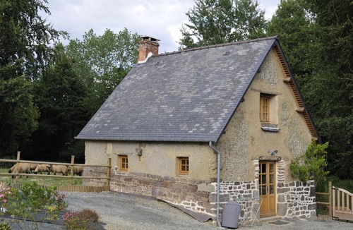 Hudimesnil Cottage | Charming house in nature with peaceful pond