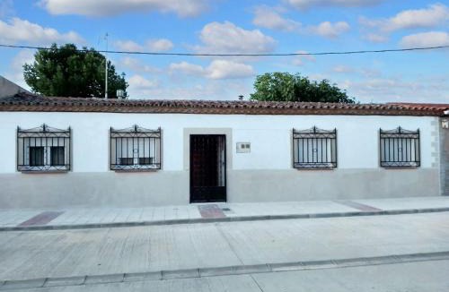 Murillo El Cuende House | Charming House in Rada with Fenced Garden