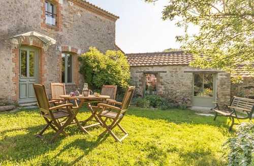 Rouans Cottage | Charming House in Rouans - Wifi, Pets Allowed