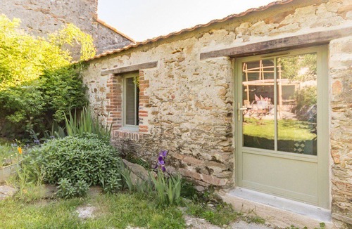 Rouans Cottage | Charming House in Rouans - Wifi, Pets Allowed