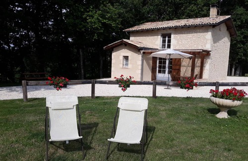 Eymet Cottage | Charming house in the forest near Eymet, pets allowed
