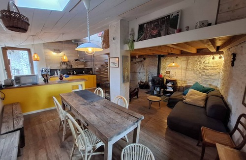 Eus House | Charming house in the village of EUS