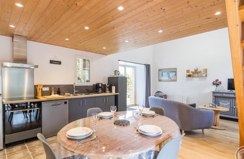 Besneville Cottage | Charming house near Cotentin beaches, private courtyard, internet