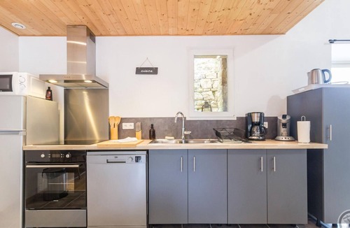 Besneville Cottage | Charming house near Cotentin beaches, private courtyard, internet