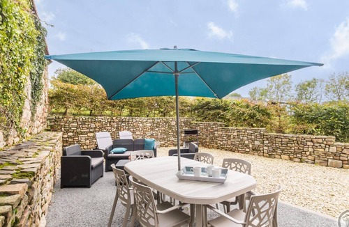 Besneville Cottage | Charming house near Cotentin beaches, private courtyard, internet