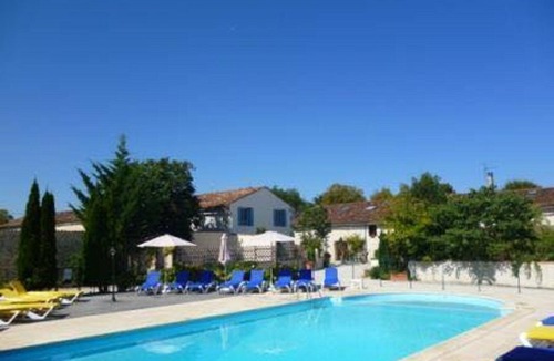 Saint-Jean-d'Angely House | Charming house pool view area les Granges