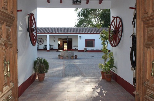 Alameda de Cervera House | CHARMING HOUSE, UNUSUAL, COMFORT, QUIET, SWIMMING POOL, 20 BEDS, TOLEDE