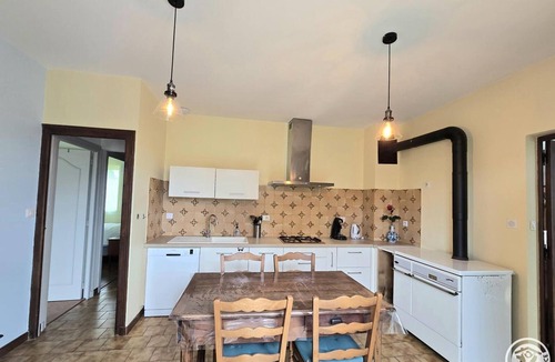 Saint-Chamassy Cottage | Charming house with garden, pets allowed