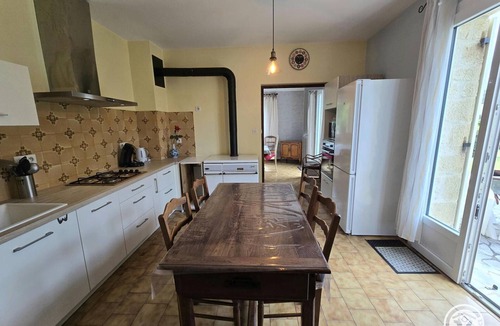 Saint-Chamassy Cottage | Charming house with garden, pets allowed