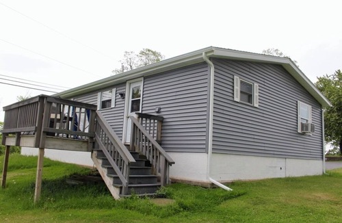 Alexandria Bay House | Charming House Winery