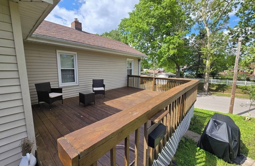St. Louis House | Charming house with a large yard in lovely Holly Hills, St. Louis