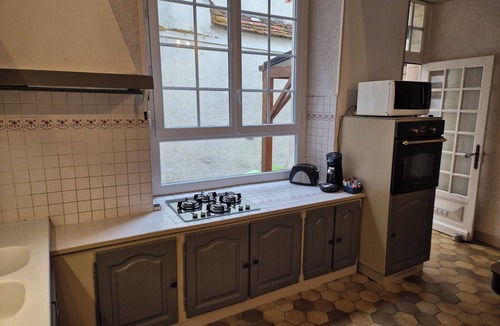 Issoudun House | Charming house with courtyard and terrace