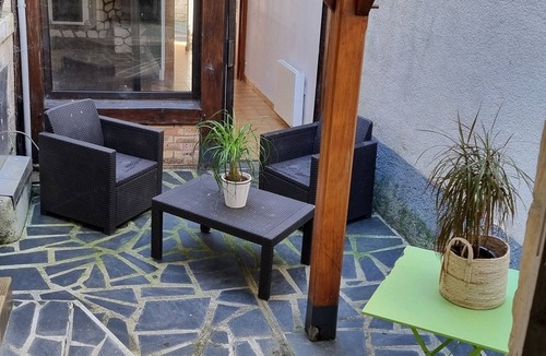 Issoudun House | Charming house with courtyard and terrace