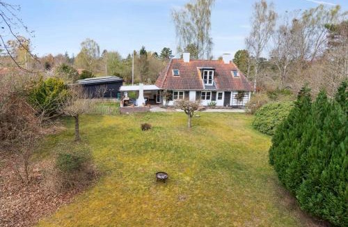 Tisvildeleje House | Charming House With 5000M Garden And Forest
