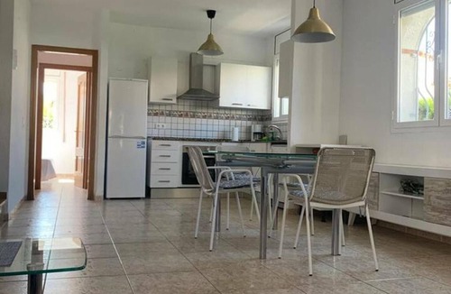 Costa del Zefir House | Charming House with Private Garden, Pool, and BBQ in Miami Playa
