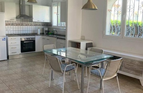 Costa del Zefir House | Charming House with Private Garden, Pool, and BBQ in Miami Playa