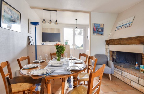 Barbatre House | Charming House with Garden, Walk to Beach