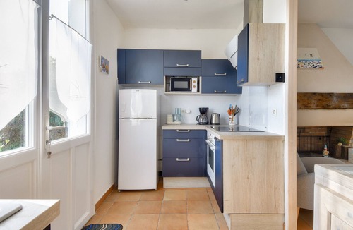 Barbatre House | Charming House with Garden, Walk to Beach