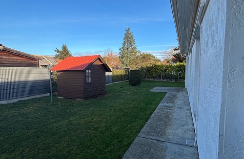 Gastes House | Charming House with Garden Near Gastes Lake – Perfect for Family Getaways!