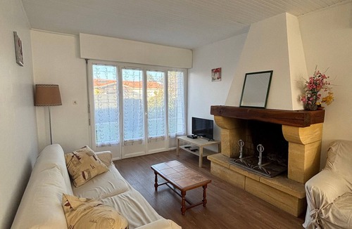 Gastes House | Charming House with Garden Near Gastes Lake – Perfect for Family Getaways!