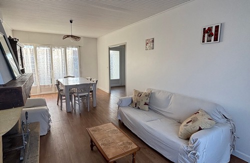 Gastes House | Charming House with Garden Near Gastes Lake – Perfect for Family Getaways!