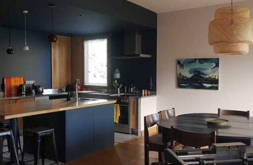 Yenne House | Charming house with pool and spa