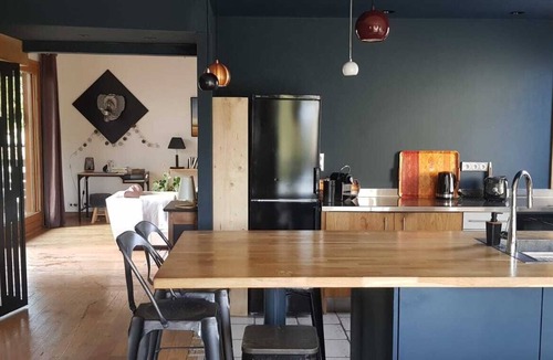 Yenne House | Charming house with pool and spa