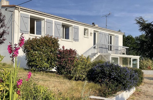Rosnay Cottage | Charming house with views of the vineyard