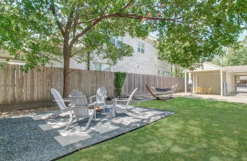 Spring Branch East House | Charming Houston Oasis w/Huge Fenced Backyard