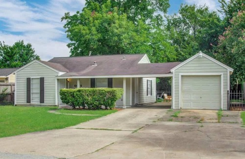 Spring Branch East House | Charming Houston Oasis w/Huge Fenced Backyard