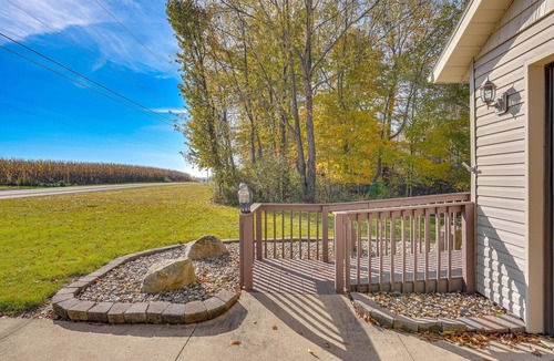 Howard Cottage | Charming Howard Getaway w/ Deck, 1 Mi to Lake!