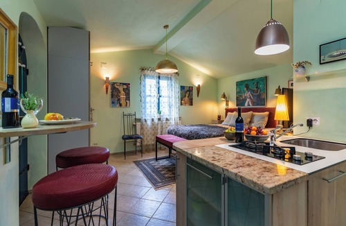 Sveti Ivan Dobrinjski House | Charming Bungalow with Heated Pool – Perfect for Couples
