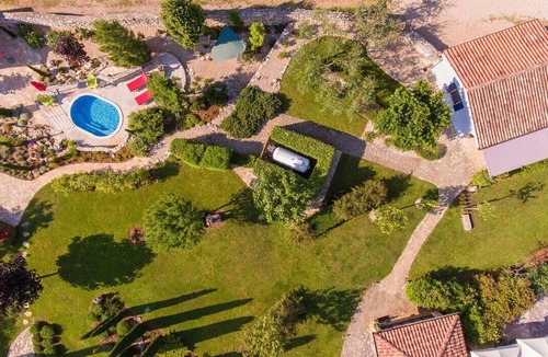 Sveti Ivan Dobrinjski House | Charming Bungalow with Heated Pool – Perfect for Couples