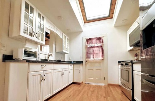 Green Island House | Charming Hudson riverfront 1BRnn