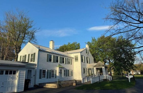 Green Island House | Charming Hudson riverfront 1BRnn