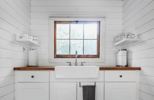 Hyde Park House | Charming Hudson Valley Tiny House