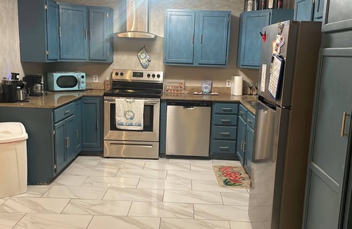 Woodward House | Charming Huge 3-bedroom Chicken Cottage