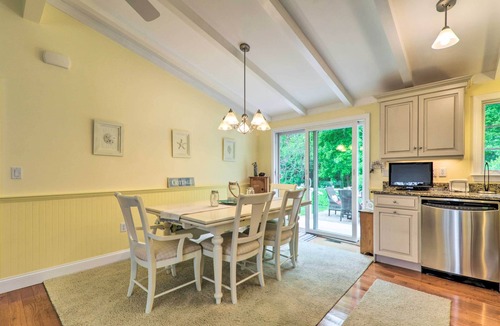 Hyannis Port Cottage | Charming Hyannis Cottage: 1 Mi to Beach!