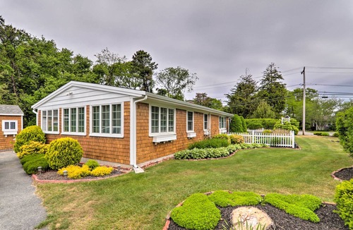 Hyannis Port Cottage | Charming Hyannis Cottage: 1 Mi to Beach!
