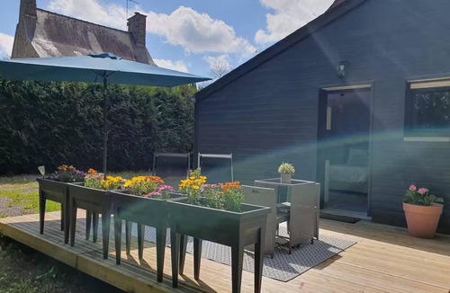 Ducey-les-Cheris Apartment | Charming independent studio with terrace