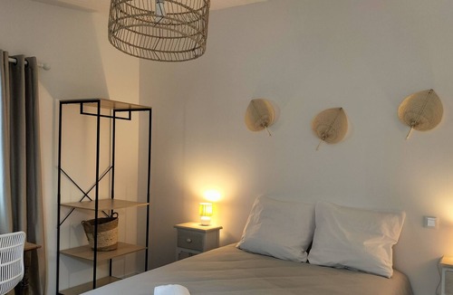 Herm Apartment | Charming independent bedroom