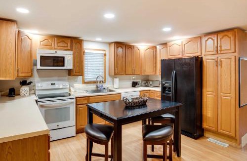 Knoxville House | Charming Iowa Abode Near Knoxville Raceway!