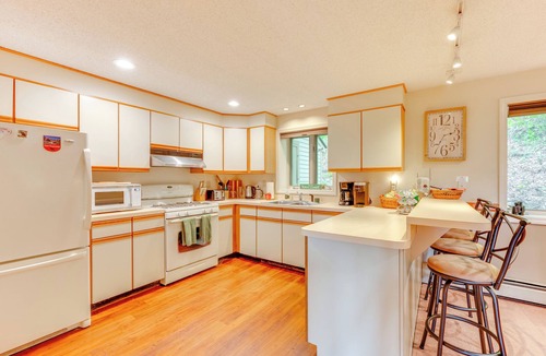 Jackson Condo | Charming Jackson Mountain Retreat on Golf Course!