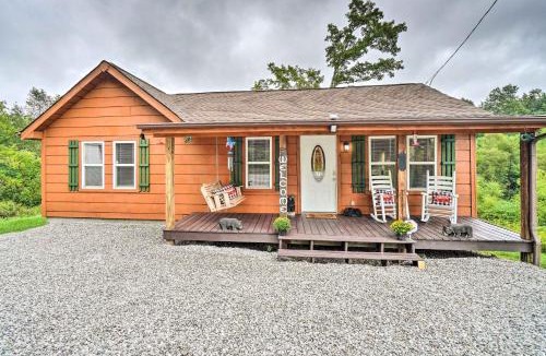 Jamestown House | Charming Jamestown Cabin with Large Backyard!