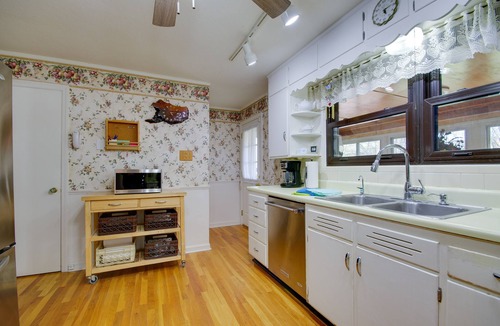 Jefferson City House | Charming Jefferson City Home: 2 Mi to Downtown!