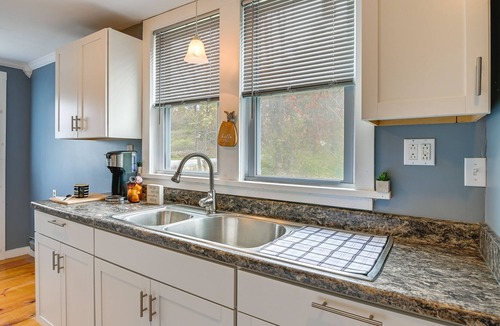 Jefferson Cottage | Charming Jefferson Cottage w/ Fire Pit!