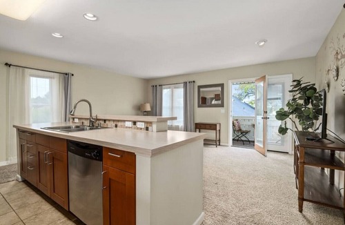 South Park Apartment | Charming Junipera One Bdrm in great location! (B)
