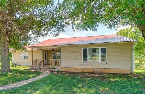 Newkirk House | Charming Kaw Lake Country Home w/Game Room!